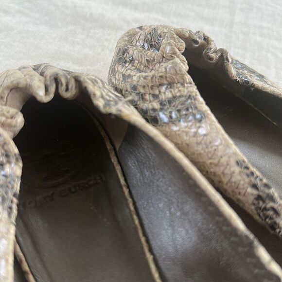 Tory Burch Reva Snake-Print Ballerina Flat,  Roccia 6.5 - Picture 6 of 9